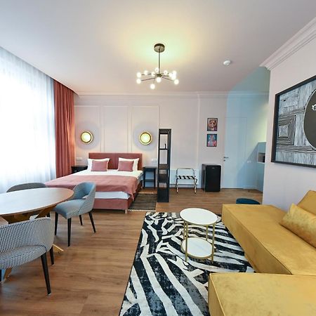 Leda Residence Oradea Bagian luar foto