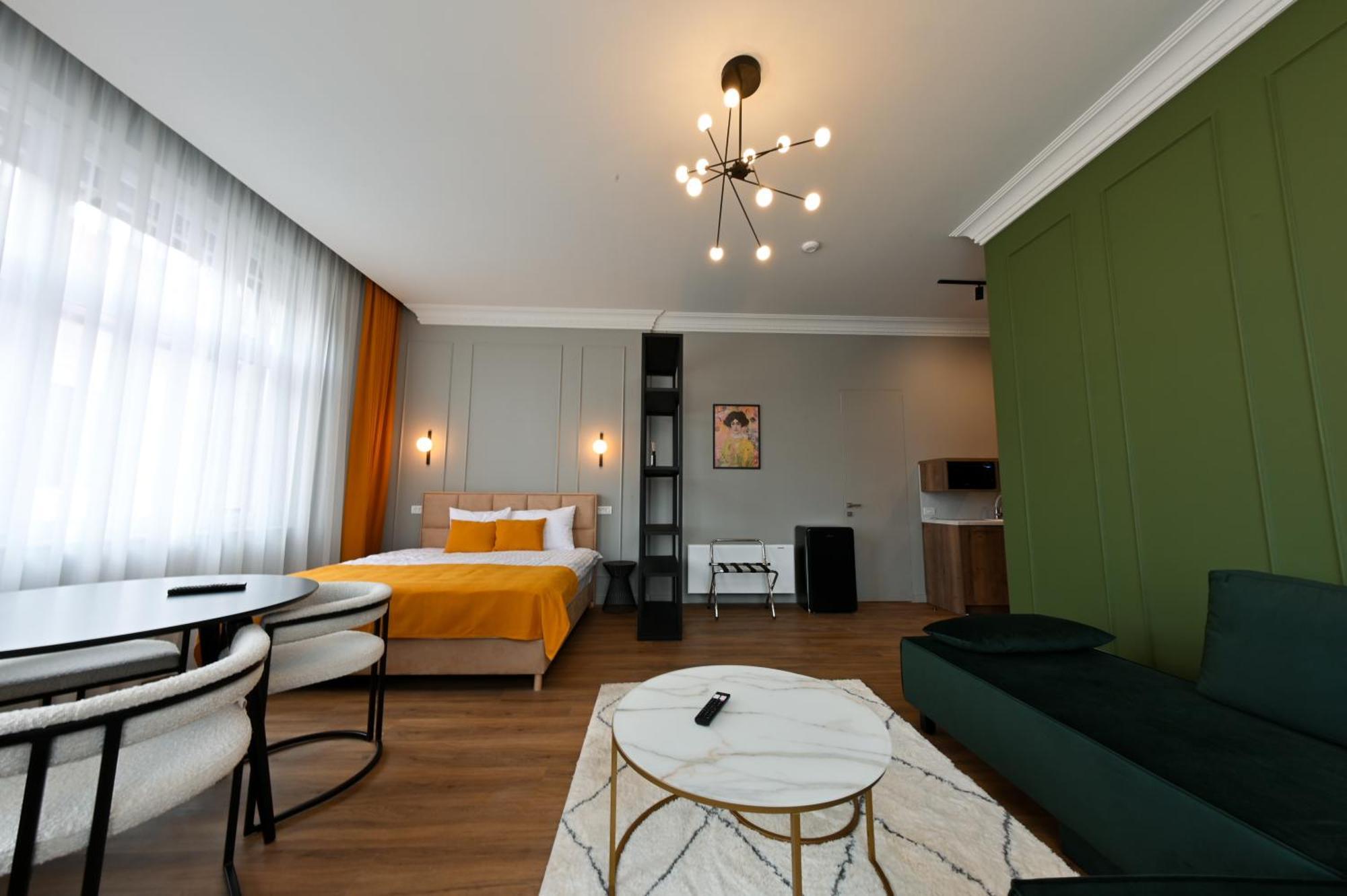 Leda Residence Oradea Bagian luar foto