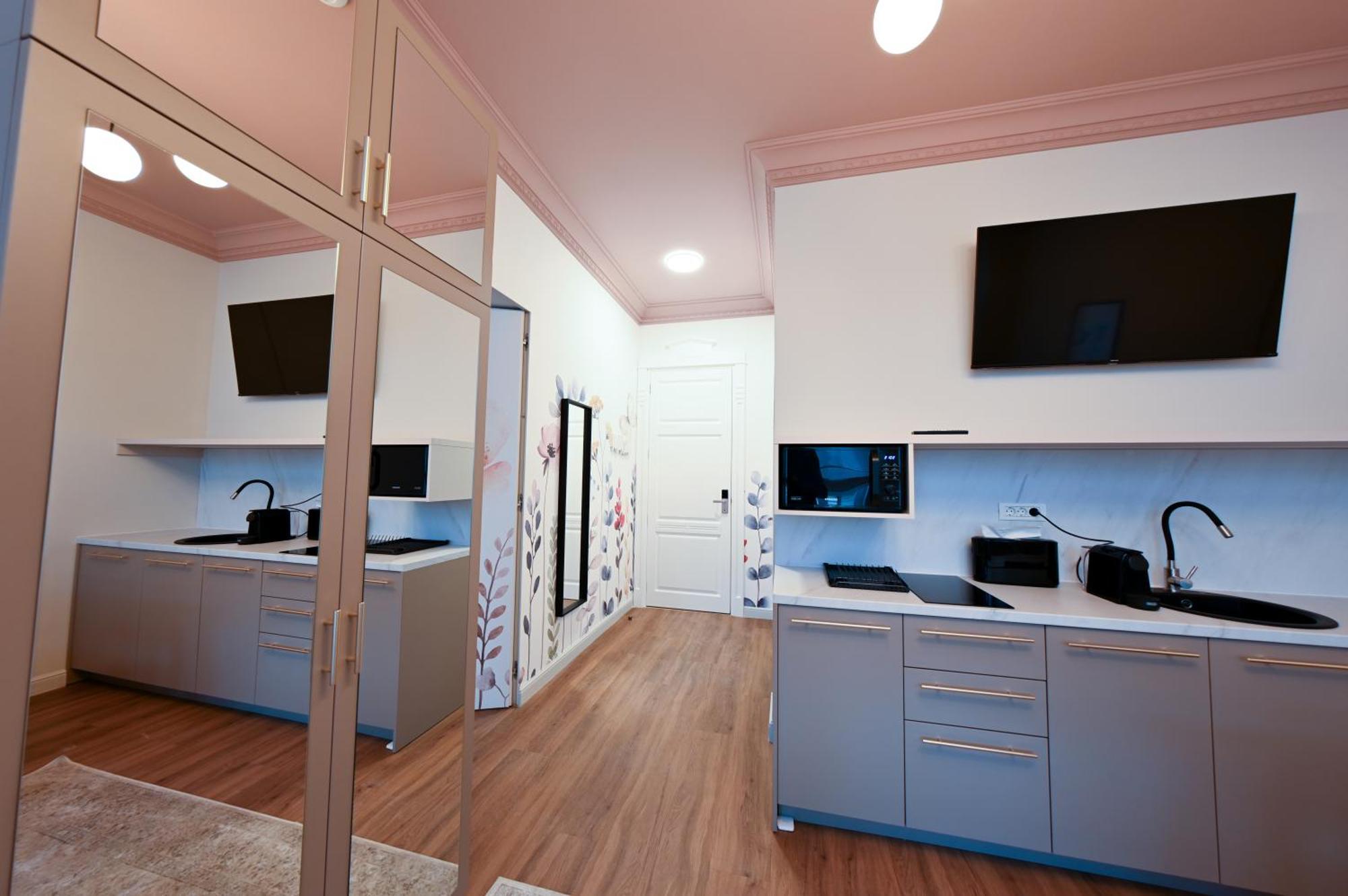 Leda Residence Oradea Bagian luar foto