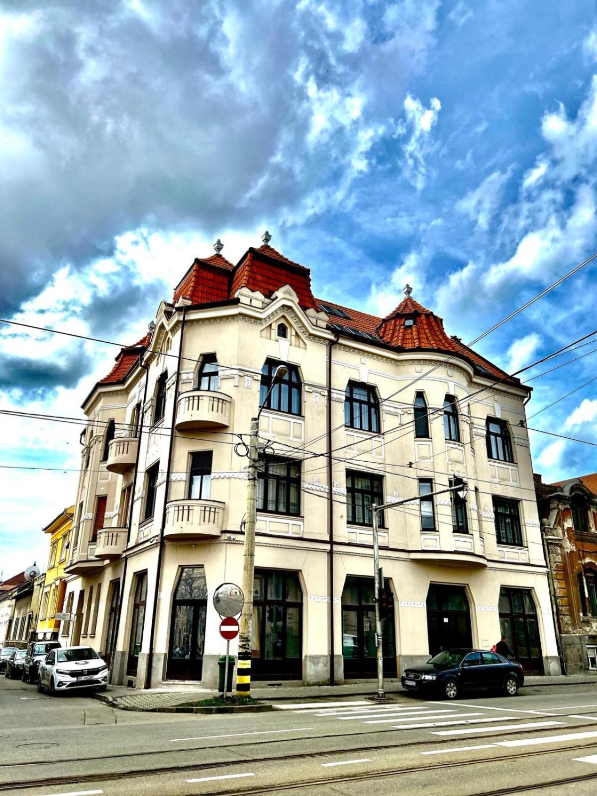 Leda Residence Oradea Bagian luar foto