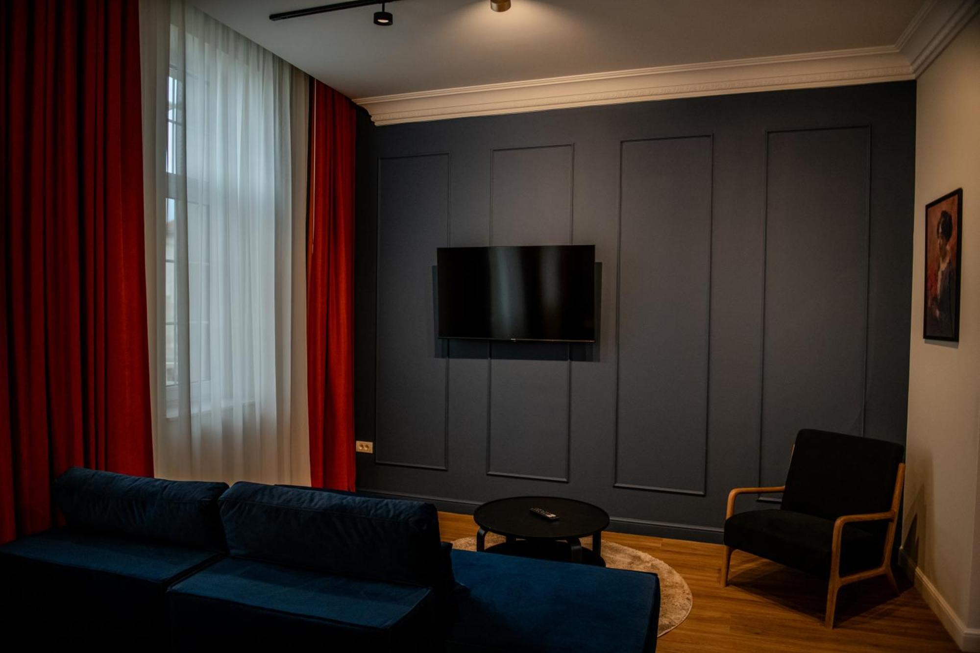 Leda Residence Oradea Bagian luar foto