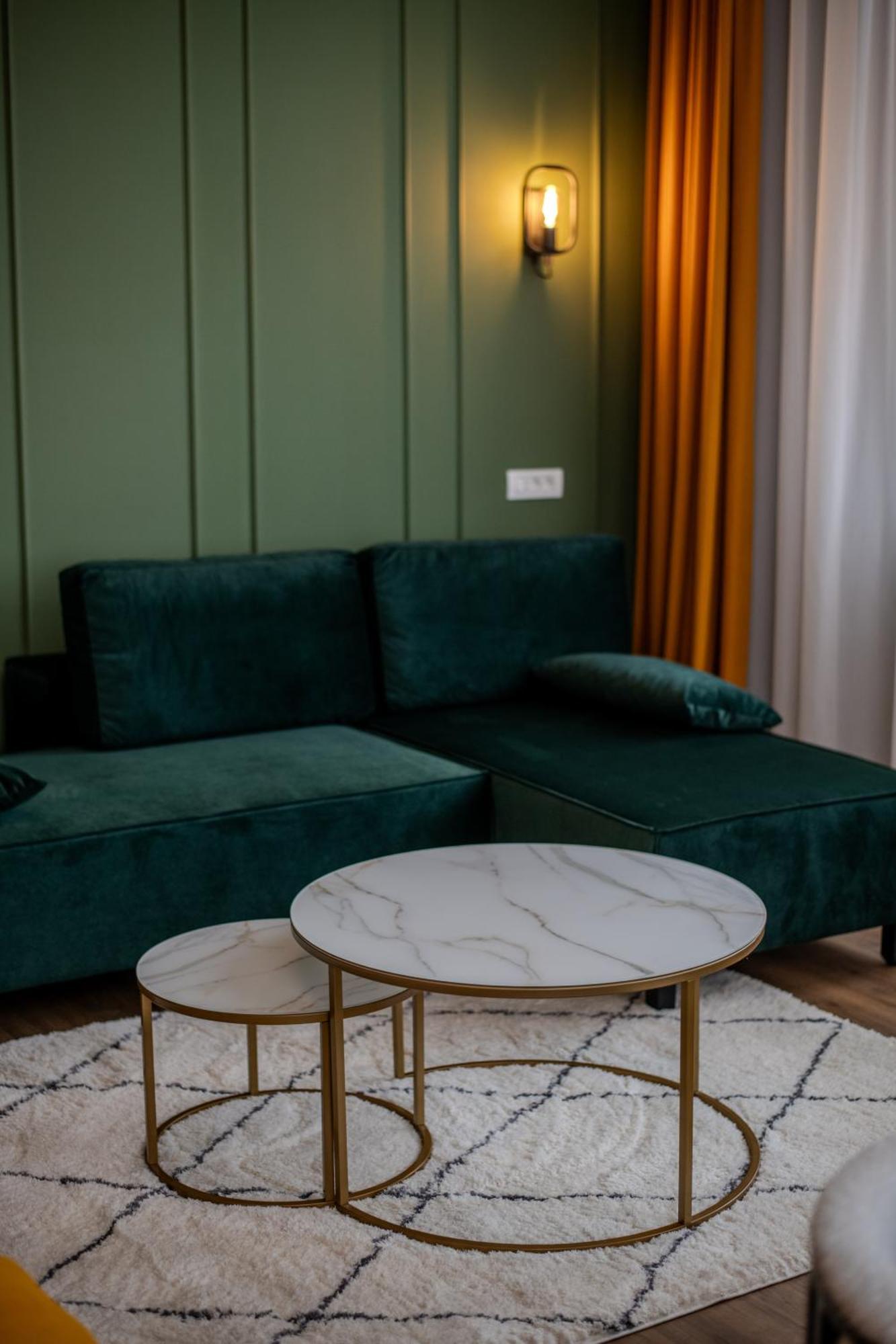 Leda Residence Oradea Bagian luar foto