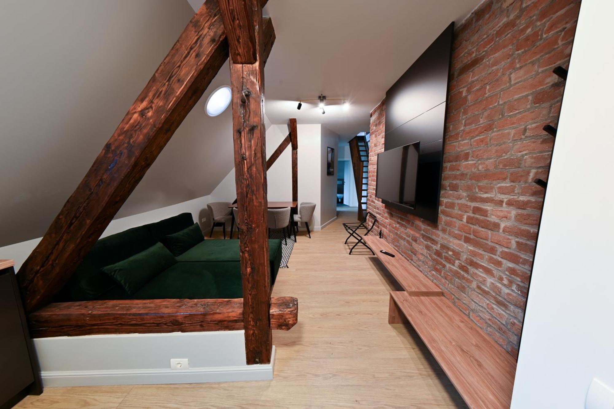 Leda Residence Oradea Bagian luar foto
