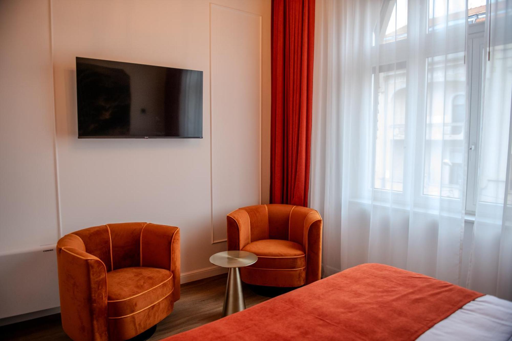 Leda Residence Oradea Bagian luar foto