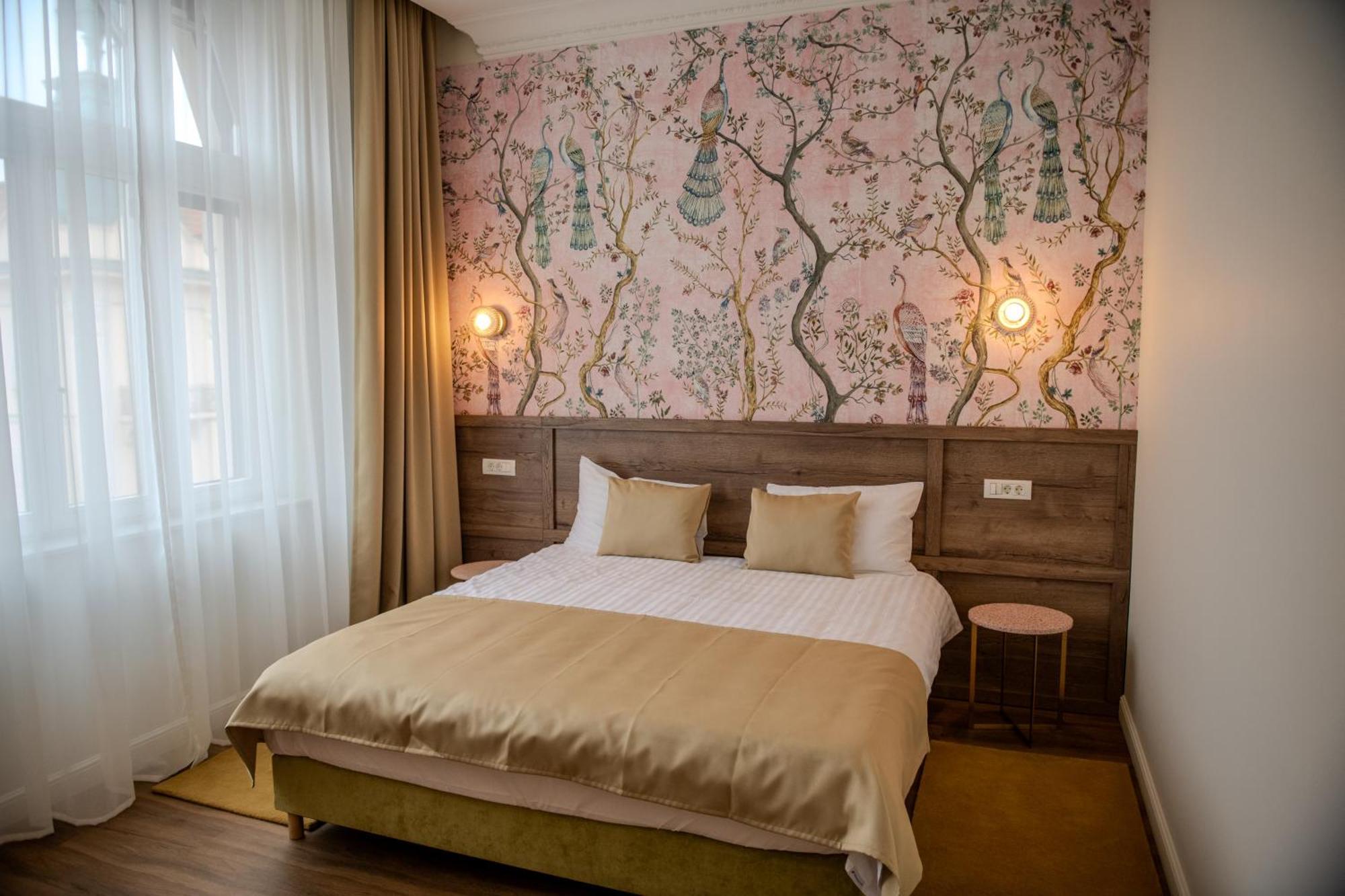 Leda Residence Oradea Bagian luar foto
