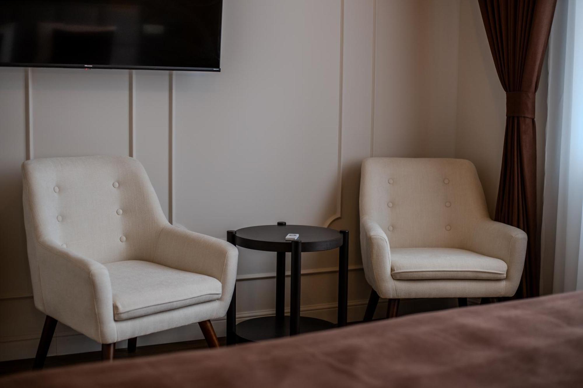Leda Residence Oradea Bagian luar foto