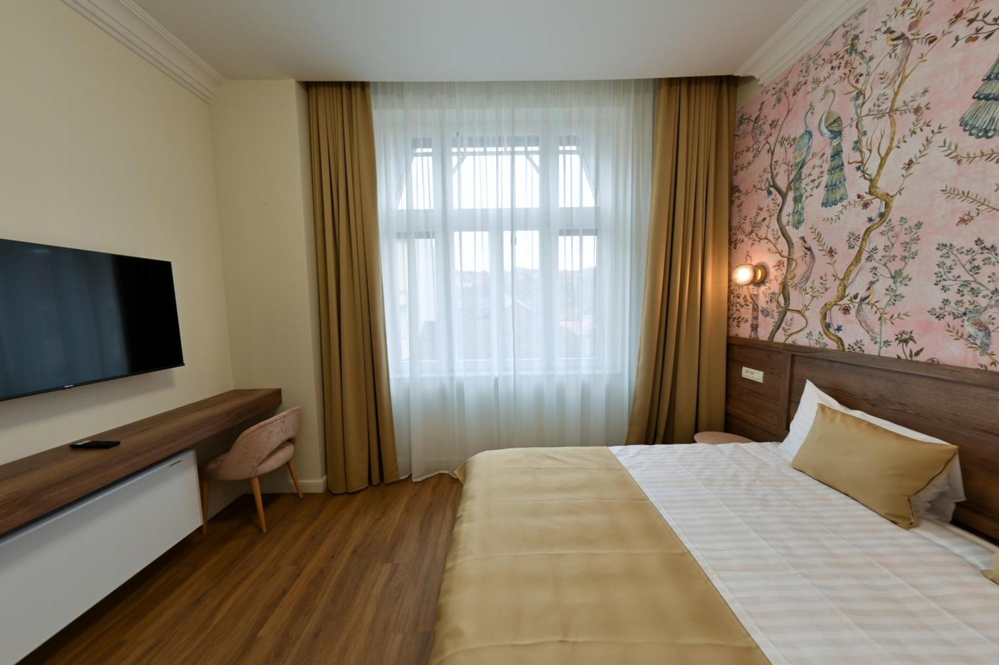 Leda Residence Oradea Bagian luar foto