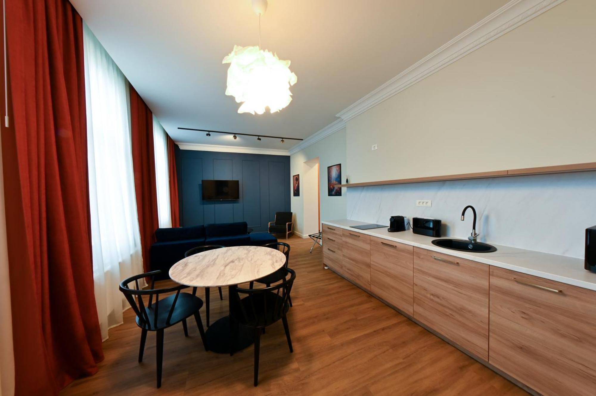 Leda Residence Oradea Bagian luar foto