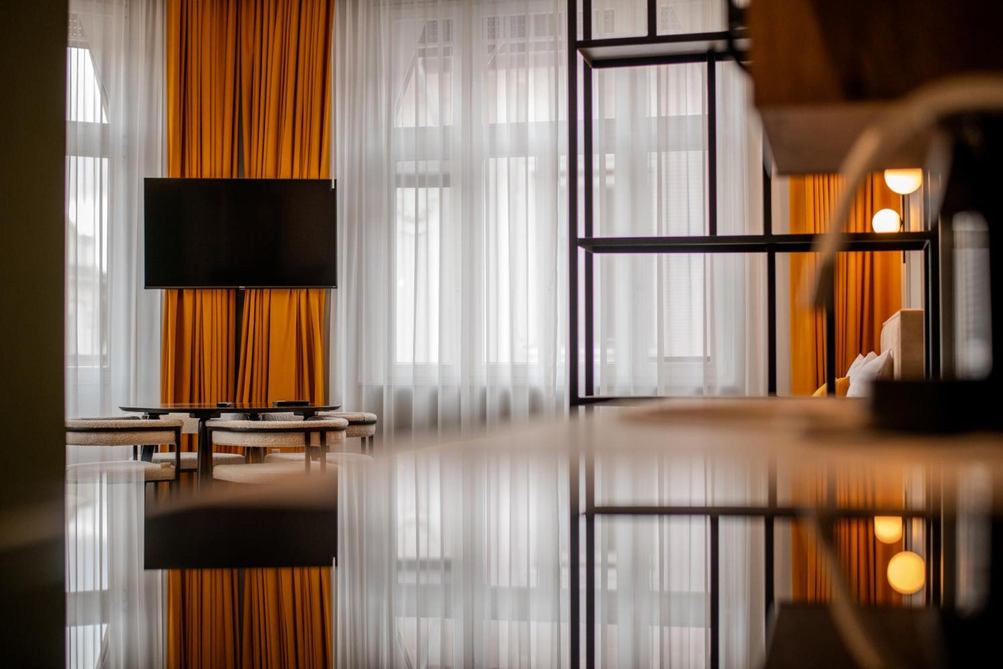 Leda Residence Oradea Bagian luar foto
